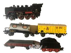 Vint. Marklin HO Model Passenger Train Set, Track, Engine 24058, Tender, 3 Cars