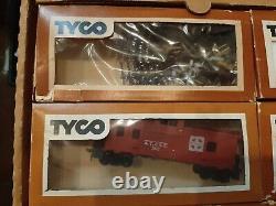 Vintage 1970's H. O. Scale TYCO Electric Train Set Santa Fe Untested