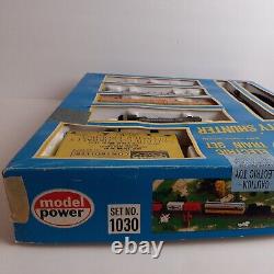 Vintage HO Scale Model Power Electric Train Set With track set 1030