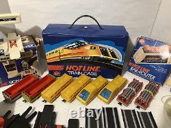 Vintage HOT LINE TRAIN SET with 8 CARS, TRACK, CASE & ACCESSORIES 1970 Great Cond