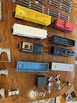 Vintage Lionel O Gauge Train Set. Track. Locomotive. Coal Car. Caboose. Trestle