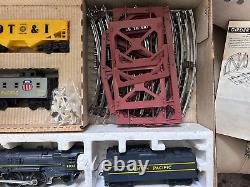 Vintage Lionel Thunder Freight 027 Gauge 6 pc Train Set with Track & Accessories