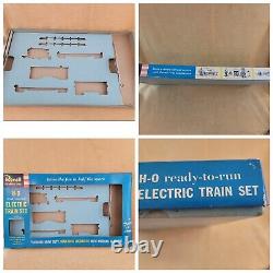 Vintage Revell ELECTRIC TRAIN SET HO #T7062 Track, Engine, Bunk Cars, Complete Box