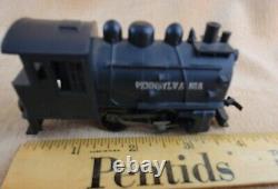Vintage Revell ELECTRIC TRAIN SET HO #T7062 Track, Engine, Bunk Cars, Complete Box