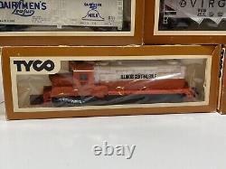 Vintage Tyco HO Scale Electric Train Set Illinois Central Engine Caboose Track