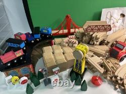 Wooden Train Railway Set 140+pcs Brio Compatible Track & Trains Melissa & Doug