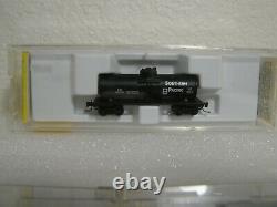 Z Scale Micro Trains Desk top Set Has Track no Controller Tested