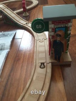 2008 Thomas et ses amis Ensemble de rails en bois Stop & Go en forme de 8, 24 pièces