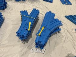 250+ pièces. Lot de rails de train bleu TOMY Trackmaster Thomas et ses amis 250+ pièces. Lot de rails de train bleu TOMY Trackmaster Thomas et ses amis