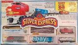 Bachmann Ho Scale Silver Express Train Set Diesel Locomotive Lighted Santa Fe