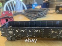 Deux ensembles de trains miniatures vintage