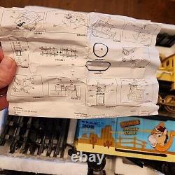 Disney Pixar Toy Story Woody's Roundup Ensemble de voies ferrées de train à télécommande