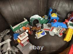 ENORME Ensemble de Train Fisher Price GeoTrax avec Bâtiments, Piste et Voitures, Lot de 195+ Pièces