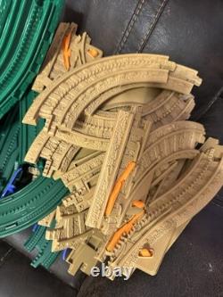 ENORME Ensemble de Train Fisher Price GeoTrax avec Bâtiments, Piste et Voitures, Lot de 195+ Pièces