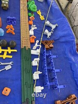 Énorme Fisher Price Geotrax Lot Train Engine Remote Buildings Track Set