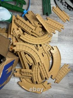 Enorme lot Fisher-Price Geo Trax : trains, bâtiments, rails, accessoires (non testés)