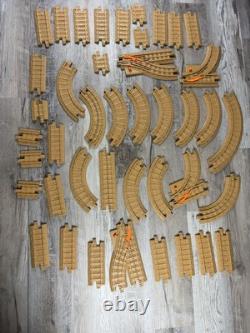 Enorme lot Fisher-Price Geo Trax : trains, bâtiments, rails, accessoires (non testés)