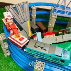 Ensemble de circuit Plarail à 3 niveaux TOMY avec train Rapit + Expo Japon