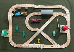 Ensemble de jeu de train Thomas Wooden Railway Engineers - Ensemble de pistes avec tunnel accidenté et tour