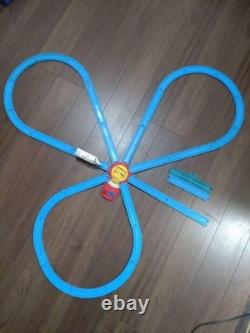 Ensemble de rails Plarail avec 30 pièces, table tournante et véhicule train bonus, utilisé