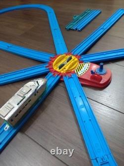 Ensemble de rails Plarail avec 30 pièces, table tournante et véhicule train bonus, utilisé