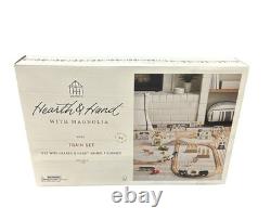 Ensemble de rails de train en jouet 84 pièces Hearth & Hand avec Magnolia à partir de 3 ans