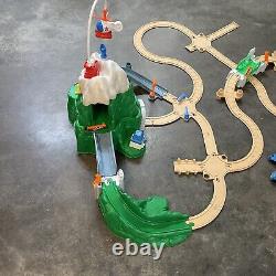 Ensemble de rails de train et de route Vintage FISHER PRICE FLIP TRACK LOT Aéroport de montagne