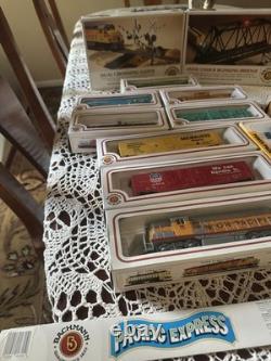 Ensemble de train Bachmann Pacific Express avec locomotive diesel, 7 voitures, bloc d'alimentation, ponts