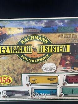 Ensemble de train Bachmann Thunderbolt de 156 pièces avec rails Ez Track non-utilisé