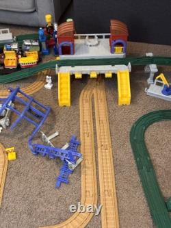 Ensemble de train Fisher Price GeoTrax avec bâtiments, rails et voitures - Lot de 170+ pièces Disney