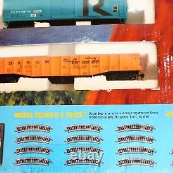 Ensemble de train HO Athearn BNSF Warbonnet Vintage en boîte avec 5 wagons et une voie ovale de 45x36