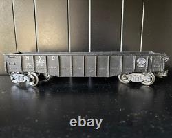 Ensemble de train Lionel Vintage comprenant une piste ovale, un enclos pour animaux + une tour non testés