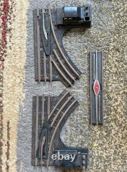 Ensemble de train Lionel Vintage comprenant une piste ovale, un enclos pour animaux + une tour non testés