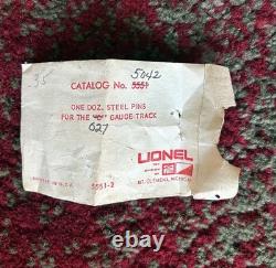 Ensemble de train Lionel Vintage comprenant une piste ovale, un enclos pour animaux + une tour non testés