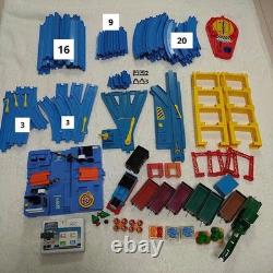 Ensemble de train PLARAIL avec rails, ponts, aiguillages et accessoires d'occasion