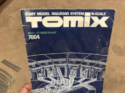 Ensemble de train TOMIX au format N avec 18 voitures, rails, unité de puissance. Ensemble vintage de 1980.