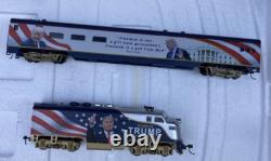 Ensemble de train Trump avec un grand lot de rails échelle HO, locomotive et 6 wagons