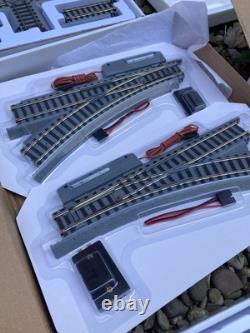 Ensemble de train Trump avec un grand lot de rails échelle HO, locomotive et 6 wagons