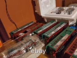 Ensemble de train de Noël : locomotive, 9 voitures, 4 rails droits, 2 aiguillages, 22 courbes