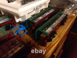 Ensemble de train de Noël : locomotive, 9 voitures, 4 rails droits, 2 aiguillages, 22 courbes