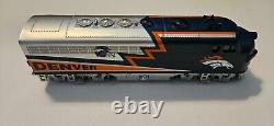 Ensemble de train électrique Denver Broncos Hawthorne Village Bachmann EZ Track inclus