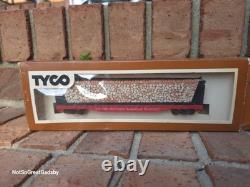 Ensemble de train électrique Tyco HO, voitures, rails, poteaux, pièces de rail NON TESTÉES, bloc d'alimentation.