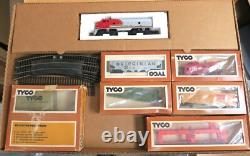 Ensemble de train électrique Tyco Santa Fe échelle HO # 7617 7 voitures + transformateur + 12 rails