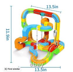 Ensemble de train électrique avec circuit flexible à gravité défiant les layouts 3D motorisés