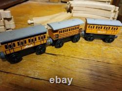 Ensemble de train en bois Thomas le petit train vintage avec rails de construction