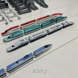 Ensemble de train et de rails Plarail Advance avec divers modèles de trains en condition d'occasion