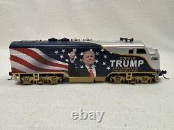 Ensemble de train express MAGA Donald Trump (3 pièces + rails et alimentation) Bradford Exchange Nouveau