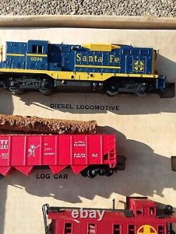 Ensemble de train miniature vintage Lionel, voie ferrée HO 14260, locomotive Santa Fe, transformateur, 8 pièces.