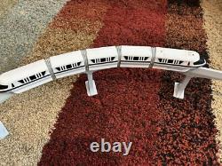 Ensemble de train monorail noir de Walt Disney World, voie monorail fonctionnelle