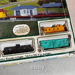 Ensemble de train vintage Bachmann Golden Star avec voie et accessoires d'origine, ouvert.